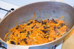 Плов с курагой и изюмом