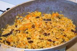 Плов с курагой и изюмом