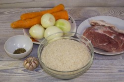 Плов со свининой в казане на плите