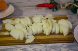 Плов со свининой в казане на плите