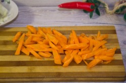 Плов со свининой в казане на плите