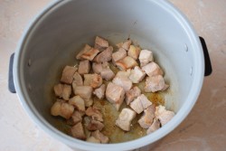 Плов со свининой в мультиварке - шаг 2