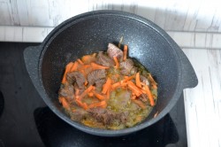 Плов в казане из говядины