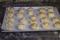 Плюшки с сахаром из дрожжевого теста