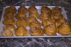 Плюшки с сахаром из дрожжевого теста