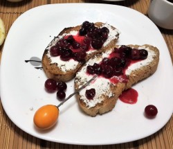 Поджаренные ломтики чиабатты с мягким сыром и томленой клюквой и 15 похожих рецептов: фото, калорийность, отзывы