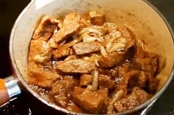 Поджарка из говядины с подливкой - шаг 7