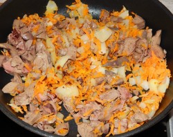 Куриная печень с макаронами