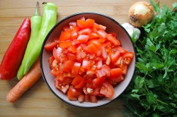 Подлива из свинины в помидорном соусе