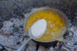 название картинки Полевая каша на костре в казане Кулеш по семейному рецепту