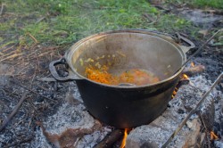 название картинки Полевая каша на костре в казане Кулеш по семейному рецепту