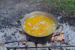 название картинки Полевая каша на костре в казане Кулеш по семейному рецепту