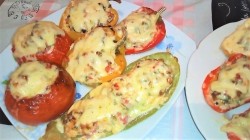 Помидор перец кабачок фаршированные и запеченные под сыром