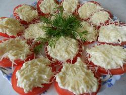 Закуска помидоры с сыром и чесноком