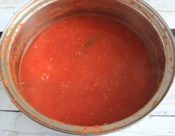 название картинки Помидоры в томатном соке на зиму консервированные