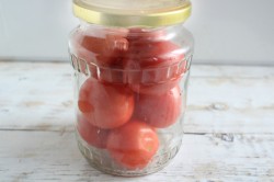 название картинки Помидоры в томатном соке на зиму консервированные