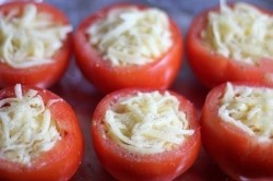 название картинки Куриное филе запеченное с помидорами и сыром