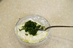 Помидоры фаршированные творогом и чесноком