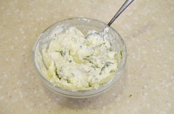 Помидоры фаршированные творогом и чесноком