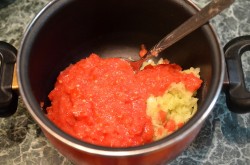 Помидоры перец через мясорубку на зиму - шаг 3 Помидоры перец через мясорубку на зиму - шаг 3