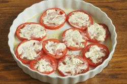 Помидоры под сыром в духовке