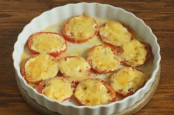 Помидоры под сыром в духовке