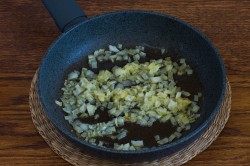 Помидоры с сыром на сковороде