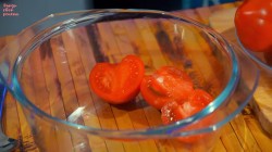 Помидоры с зеленью и чесноком в томатной заливке