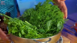 Помидоры с зеленью и чесноком в томатной заливке