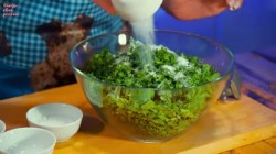 Помидоры с зеленью и чесноком в томатной заливке