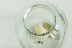 Помидоры со сливами на зиму