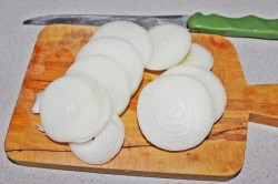 название картинки Помидоры в желе с желатином на зиму с луком со стерилизацией