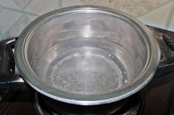 название картинки Помидоры в желе с желатином на зиму с луком со стерилизацией