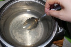 название картинки Помидоры в желе с желатином на зиму с луком со стерилизацией