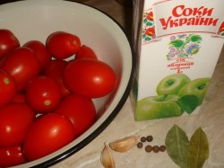 название картинки Помидоры в яблочном соке на зиму