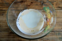 Пончики на молоке и дрожжах - шаг 2 Пончики на молоке и дрожжах - шаг 2