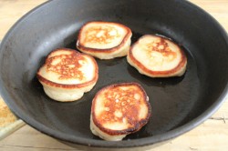 Постные оладьи на дрожжах - шаг 6