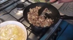 Постный салат с пекинской капустой и грибами