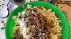 Постный салат с пекинской капустой и грибами