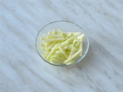 Пражский салат классический с болгарским перцем и говядиной