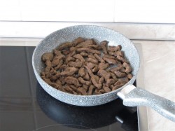 Пражский салат классический с болгарским перцем и говядиной