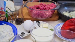 Мясной пирог с рисом луком и болгарским перцем