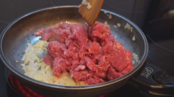 Мясной пирог с рисом луком и болгарским перцем