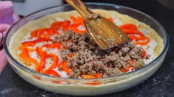 Мясной пирог с рисом луком и болгарским перцем