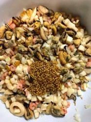 Праздничный салат с морепродуктами постный