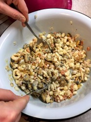 Праздничный салат с морепродуктами постный