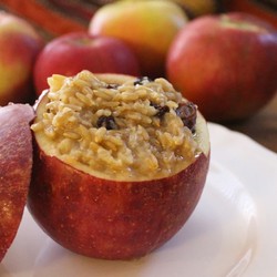 Пророщенный овес в горшочке из яблока