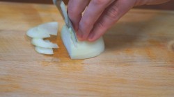 Мясной салат с жареной картошкой и луком - шаг 3 Мясной салат с жареной картошкой и луком - шаг 3