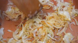 Мясной салат с жареной картошкой и луком - шаг 4 Мясной салат с жареной картошкой и луком - шаг 4