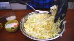 название картинки Простой и вкусный салат из свежей белокочанной капусты
